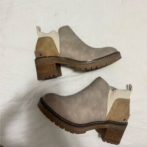 Tan Bullboxer Boots
